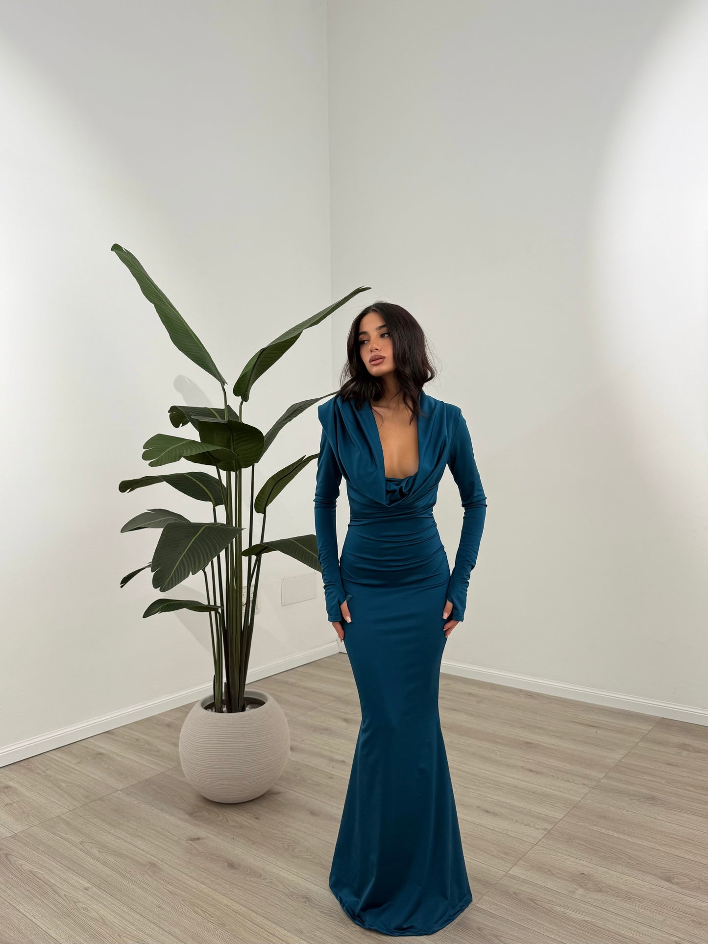 ABITO KESIA PETROLIO